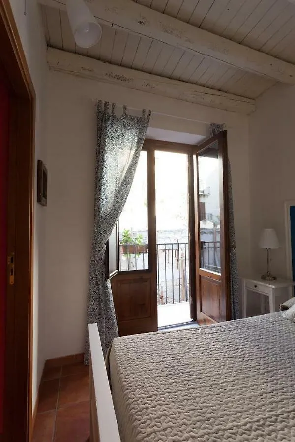 Casa Gesu' E Maria Al Palazzo Reale Daire Palermo